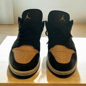 Jordan 1 low crimson